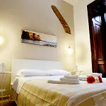 Vic' Street 4* Νάπολη
