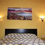 Vic' Street 4*