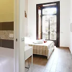 Vic' Street Oda ve Kahvaltı 4*