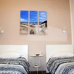 Vic' Street Oda ve Kahvaltı 4*